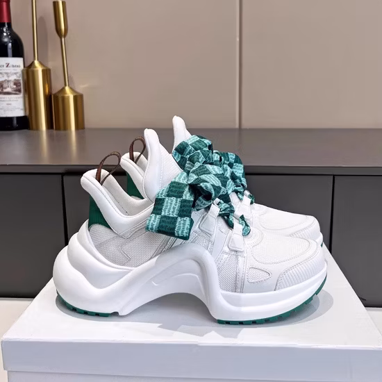 Fashion Young Lady and Girl Sport Fashion Top Beautiful Shoes Sneakers Sport