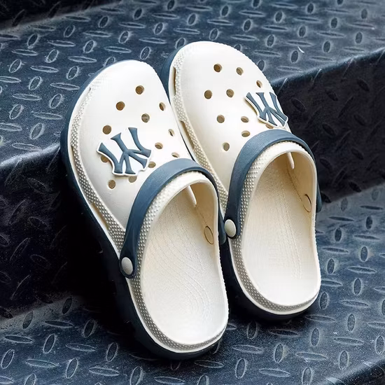 Flat Clog Slippers Customised Wholesale Mens Women Garden Clogs Shoes Non-Slip Lightweight Hole Shoes Ins Trend Sandal